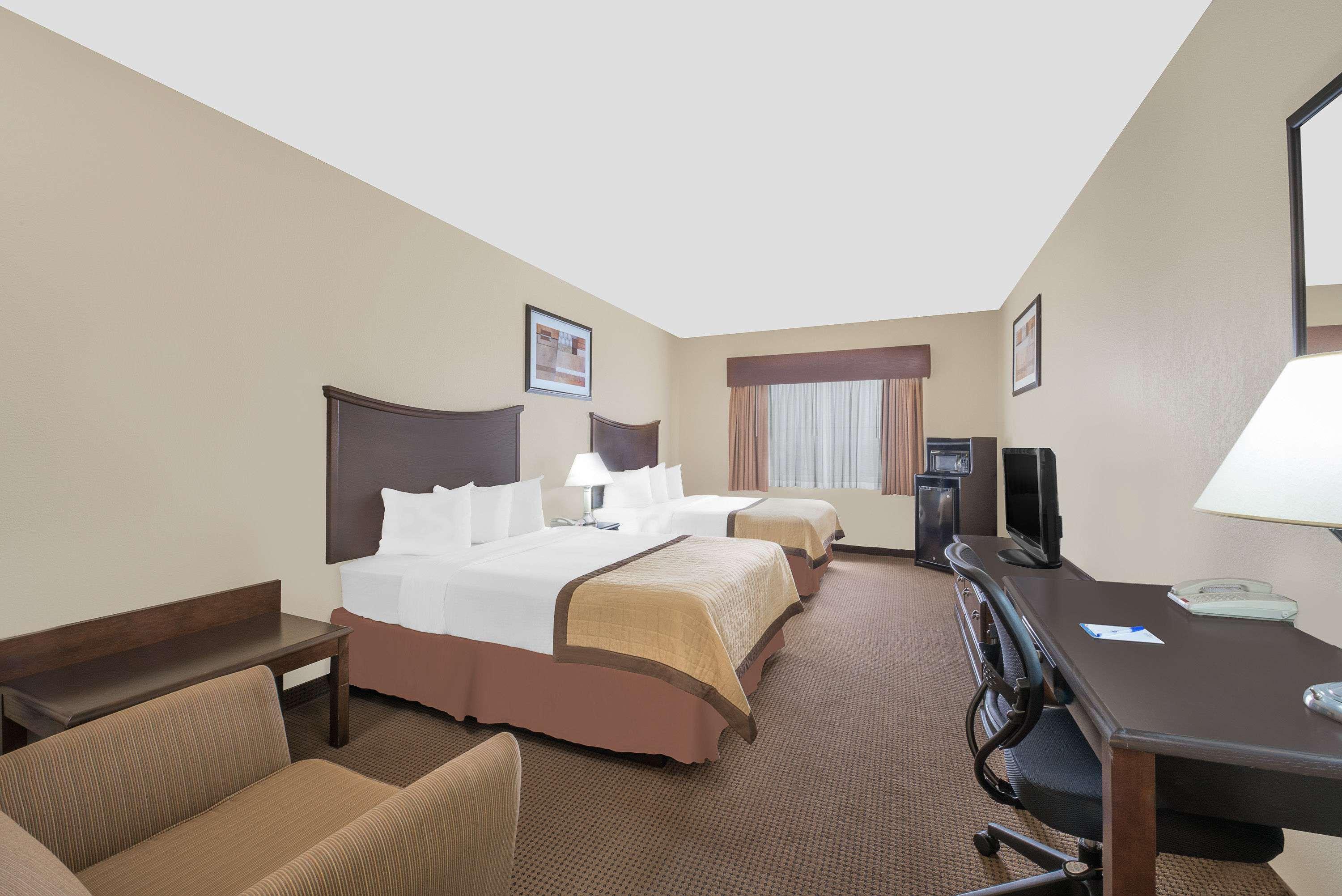 Baymont By Wyndham Snyder Hotel Buitenkant foto