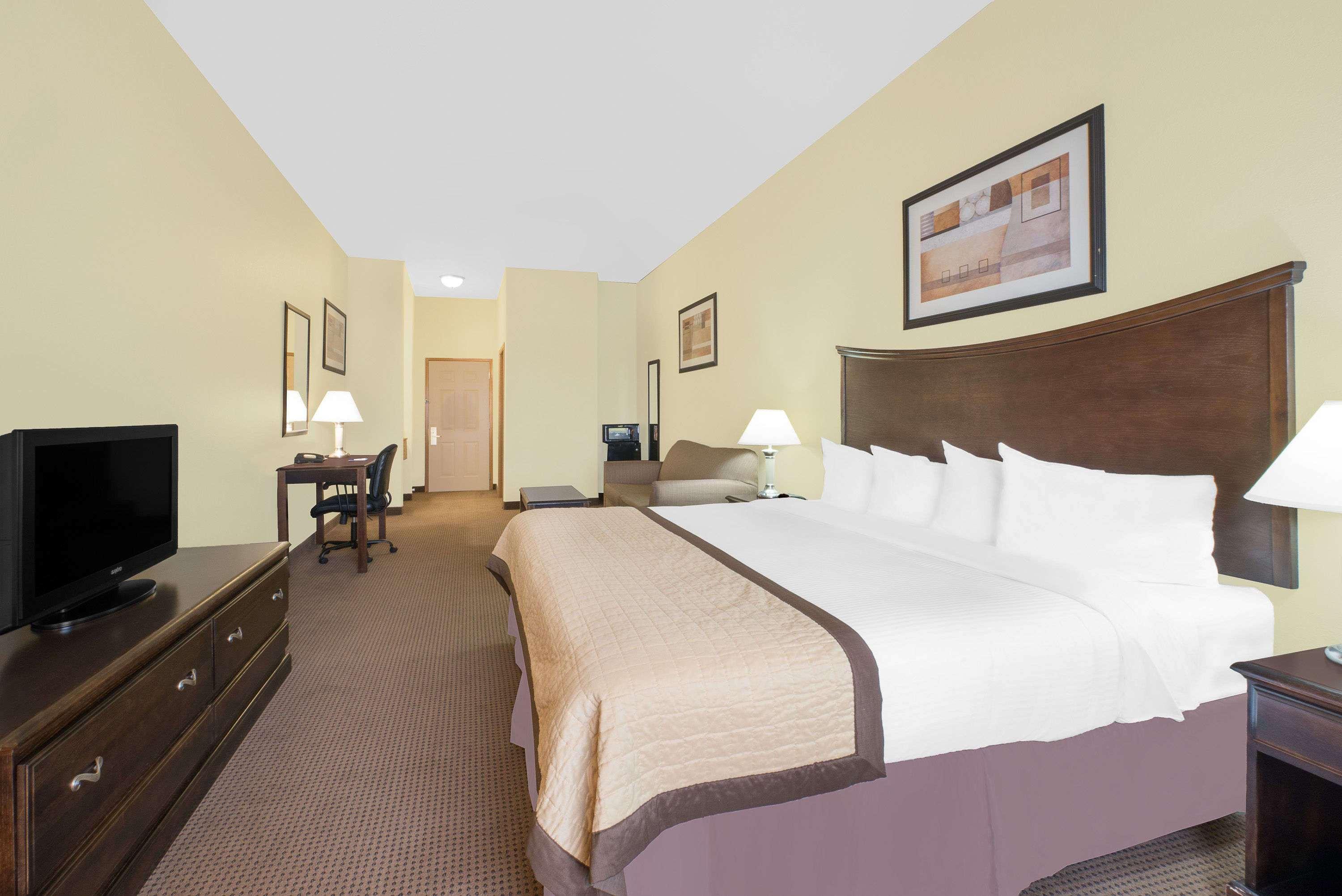 Baymont By Wyndham Snyder Hotel Buitenkant foto